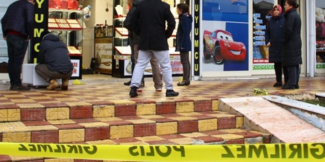 Kuyumcuda silahlı soygun: 1 yaralı