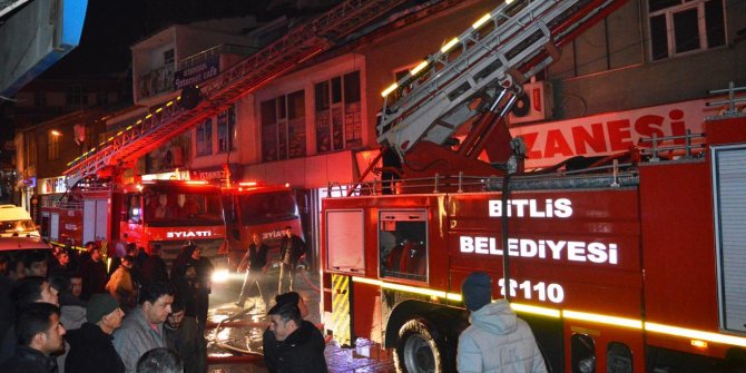 İş yerlerinde çıkan yangın paniğe neden oldu