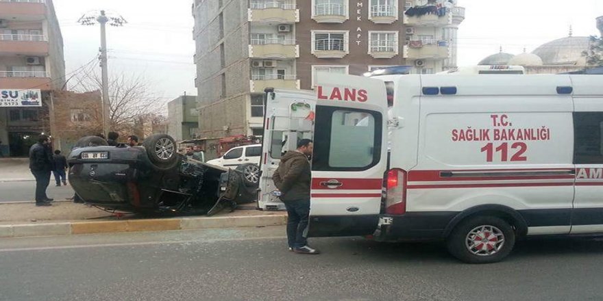 Hurdaya dönen otomobilden yara almadan kurtuldular