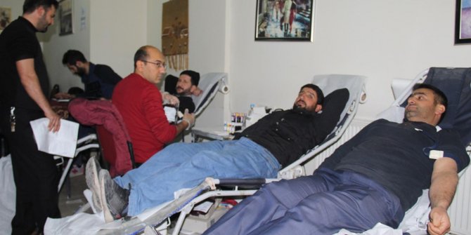 "İnsanların en hayırlısı insanlara iyilik edendir"