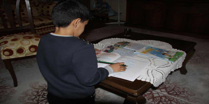 "Öğrencileri sarsmak çekmek çekiştirmek dayak değildir!"