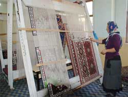 Hayvanlardan Elde Edilen Yün Kilime Dönüşüyor