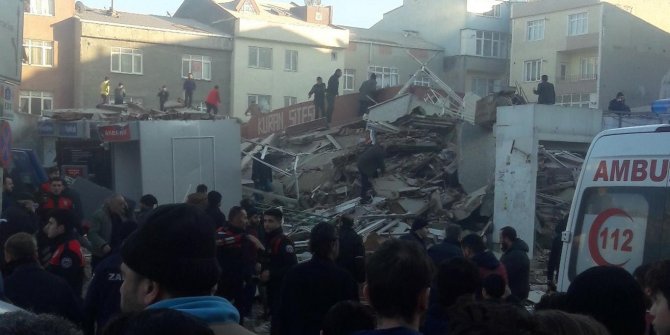 İstanbul'da bina çöktü: 2 ölü