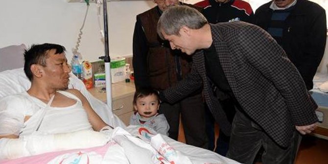 Bitlis Valisi yaralı askerleri ziyaret etti