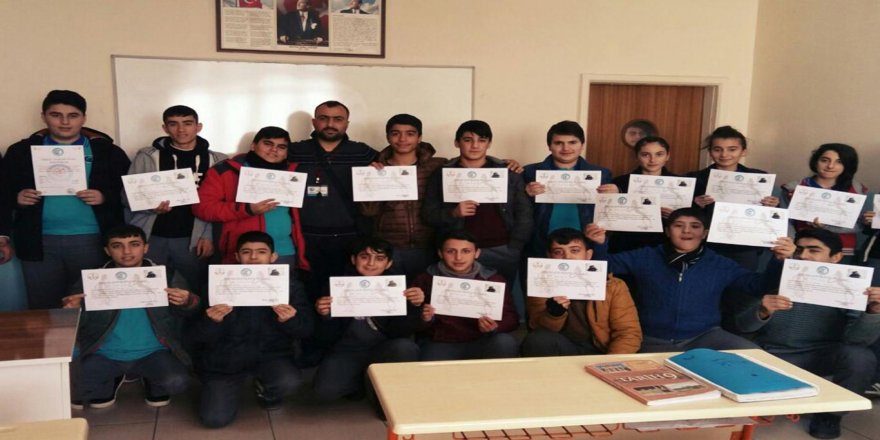 Batman’da kitap okuyan öğrencilere sertifika verildi