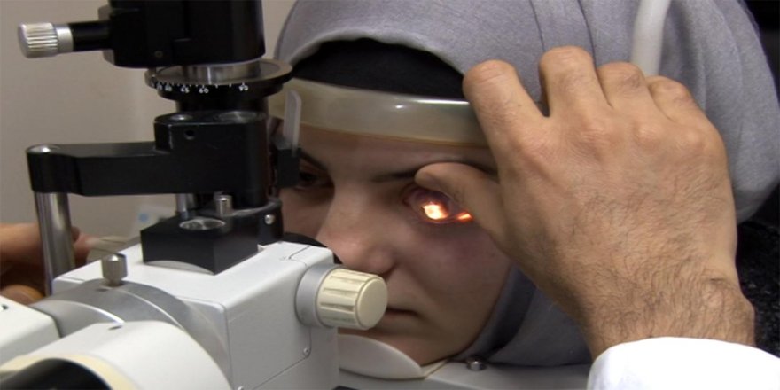 Suriye'de gözünü kaybeden genç kızın tedavisi Diyarbakır'da yapılıyor