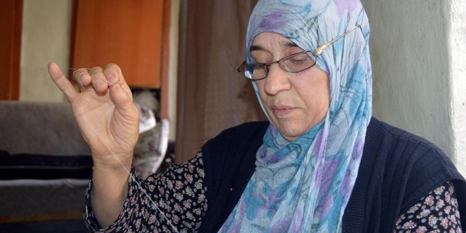 Yaptığı nakışlarla ailesini ayakta tuttu