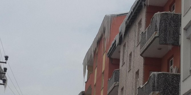 Buz sarkıtları tehlike saçıyor