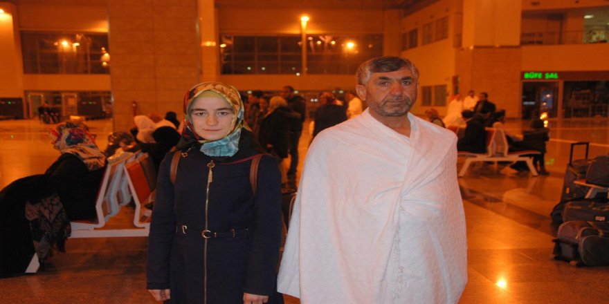 Siyer Sınavı'nda dereceye girenler umreye uğurlandı