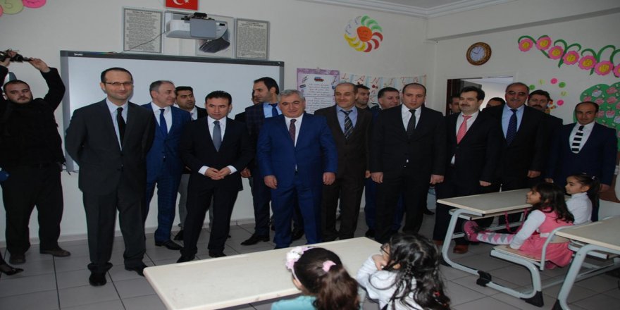 Öğrencilerin karne sevinci