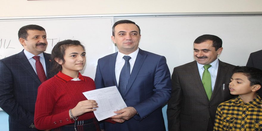 "Çocuğa verilen aslında velinin karnesidir"