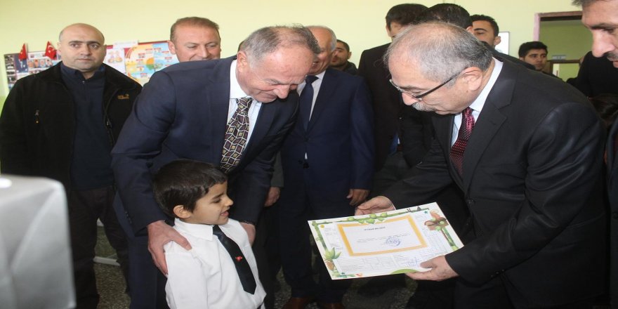 "Öğrenciler tatilde bol bol kitap okuyup oynasınlar"