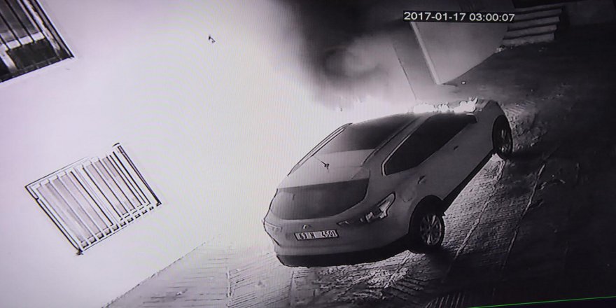 Araç kundaklama saniye saniye güvenlik kamerasında