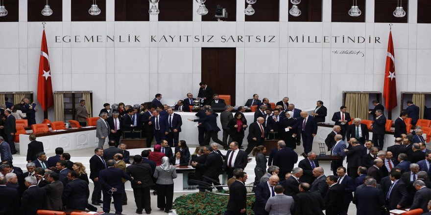 Anayasa değişikliği kabul edildi