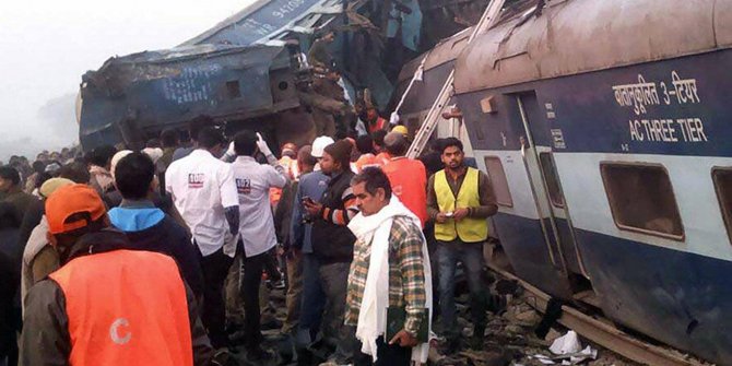 Hindistan’da tren kazası: 32 ölü