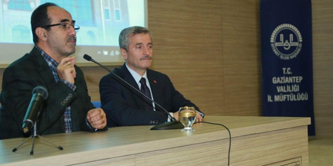 Siyer Sınavı'nda dereceye giren öğrencilere umre semineri verildi