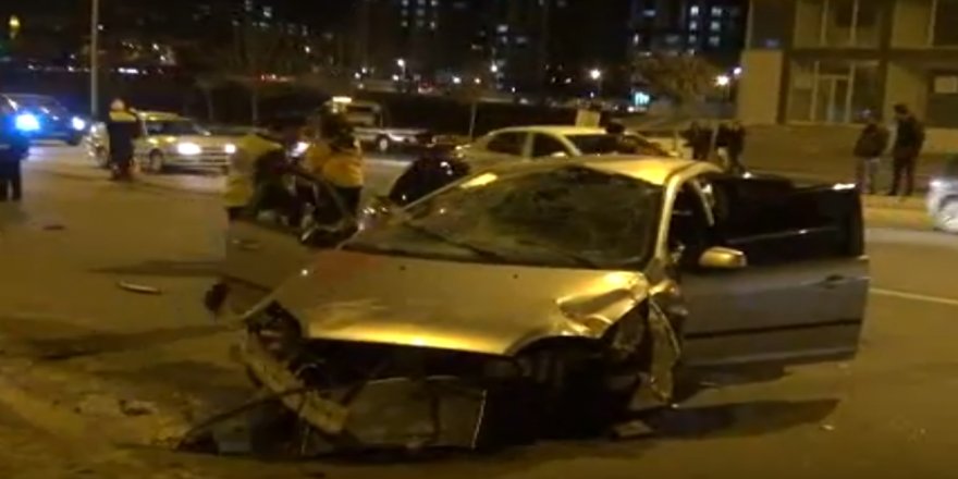 Kaza yapan otomobillerin çarptığı polis hayatını kaybetti