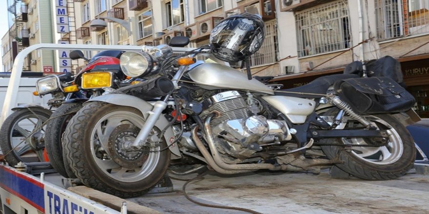Onlarca motosiklet trafikten men edildi