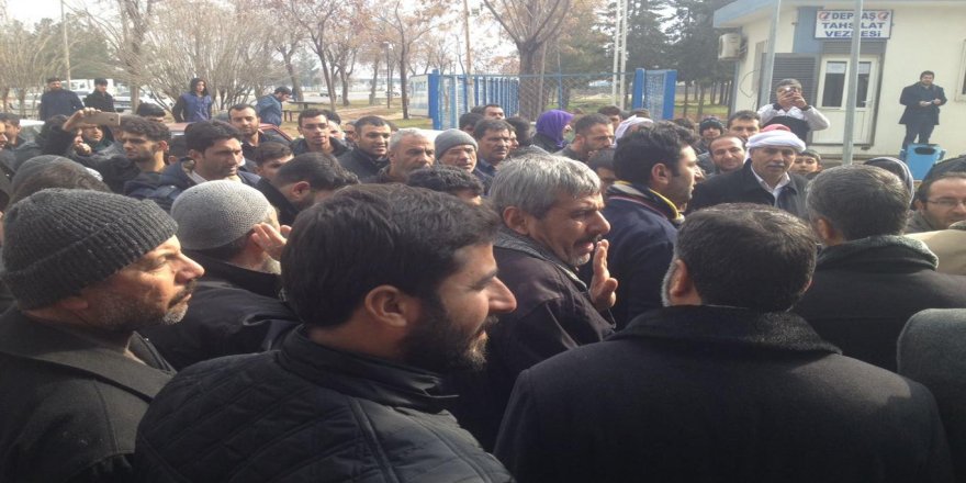 Elektrik kesintileri için DEDAŞ’a yürüdüler