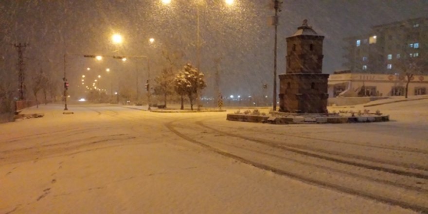 Çınar’da yoğun kar yağışı