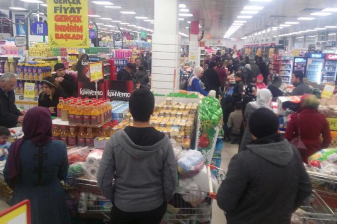 UNİCEF, Batman'da Suriyeli ailelere alışveriş çeki verildi