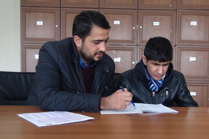 Görme engelli genç Siyer Sınavı'nda ter döktü