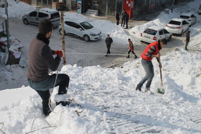 Ekmeklerini kardan çıkartıyorlar