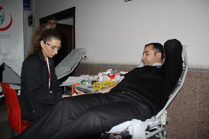 Diyarbakır'da 112 Acil personelinden kan bağışı