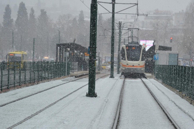 Gaziantep’te kar yağışı etkisini artırıyor