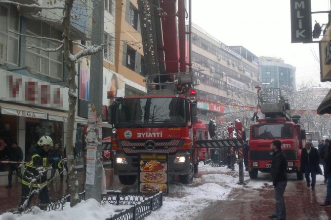 Batman Gülistan Caddesinde sigara izmariti yangına neden oldu