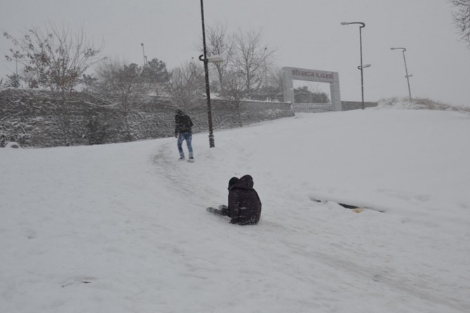 Siverek Kalesi eteklerinde kayak keyfi
