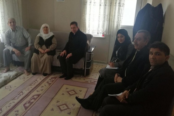 Engelli ve emekliler evlerinde ziyaret edildi