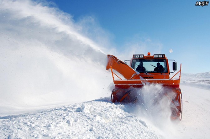 Elazığ'da birçok köy yolu ulaşıma kapandı