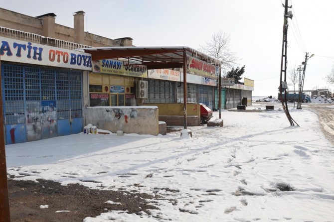 Siverek'te kar nedeniyle esnaf iş yerini açmadı