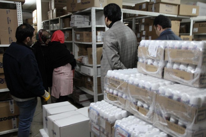 Van'da ecza depoları ve eczanelere stok denetimi