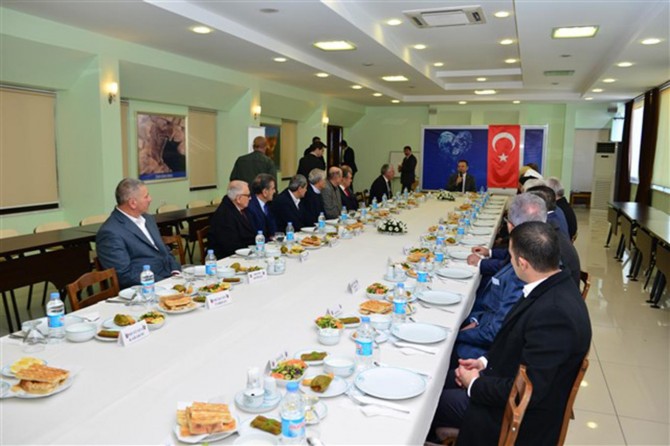 Diyarbakır Valisi kanaat önderleriyle bir araya geldi