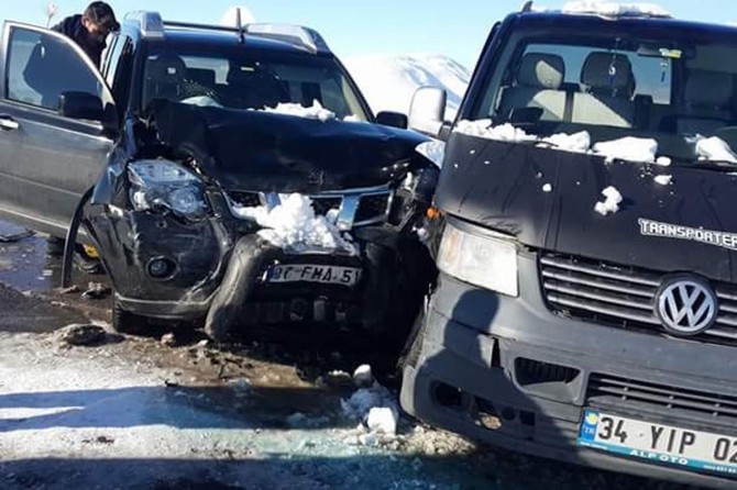 Muş’ta yoğun kar kazaya sebep oldu: 3 yaralı