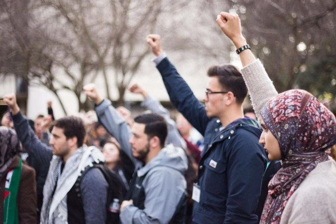 Müslümanlar New York'ta Trump'ı protesto etti