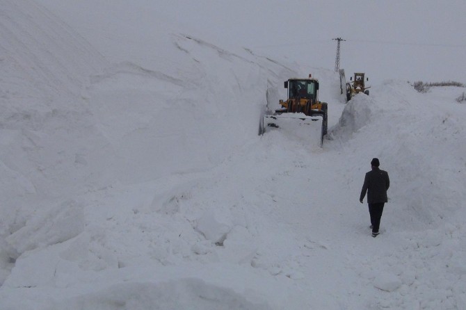 Li Çewlîgê micadeleya bi berfê re bê navber didome