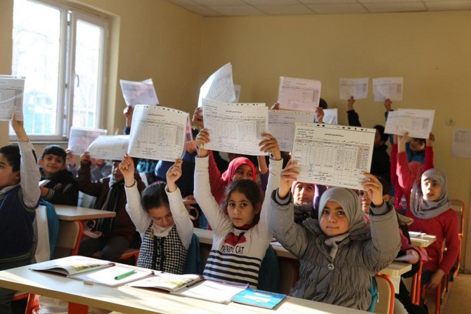 Siirt’te Suriyeli öğrencilerin karne sevinci