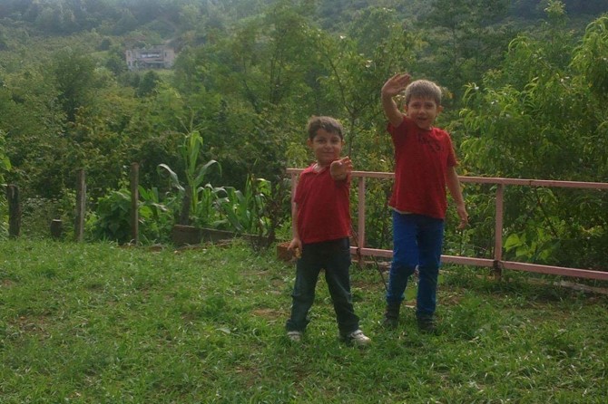 Zarokê ku di bin dîwar de ma jiyana xwe ji dest da