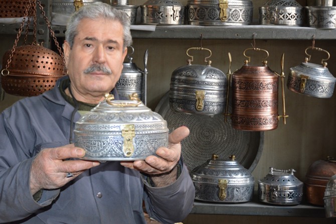 İşçinin aşını taşıdığı sefer tasları şimdilerde nostalji oldu