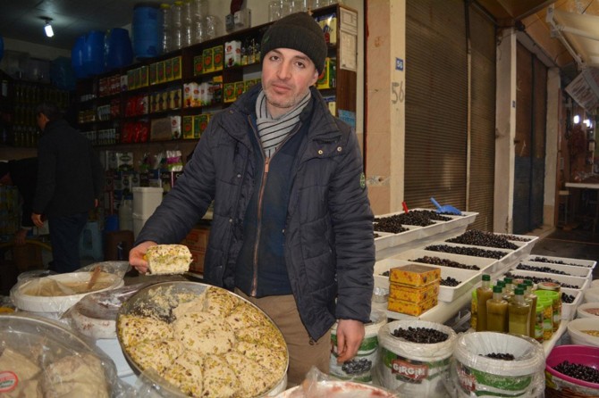 Şarküteri işletmecileri yöresel ürünlerin satışından memnun
