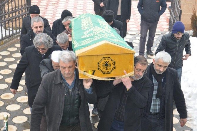 Oğluna hasret ebediyete uğurlandı