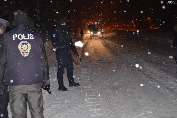 Bitlis'te farklı suçlardan aranan 8 kişi yakalandı