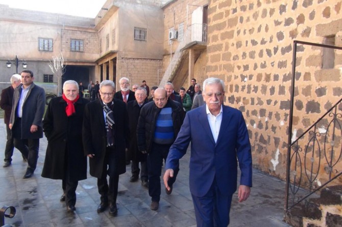 Aralarında CHP ve HDP'lilerin olduğu heyet Türk'ü ziyaret etti