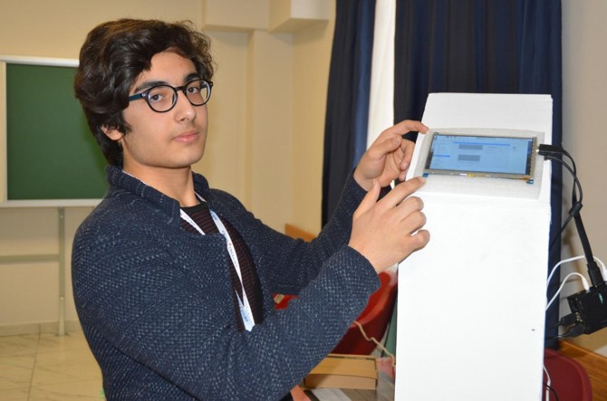 Gaziantep’te dokunmatik akıllı mezar taşı büyük ilgi gördü