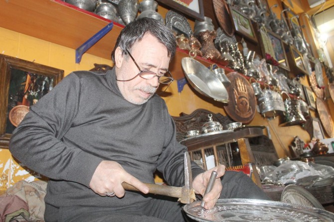 Umrê ku bi nexşebendiya karê li ser sifrê derbas bûye