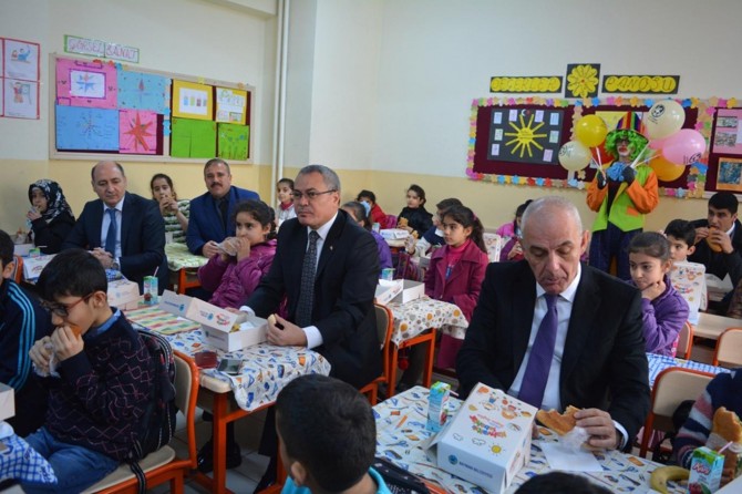 "Kahvaltılı Sabahlar Okulda Başarı Sağlar" projesi hayata geçirildi