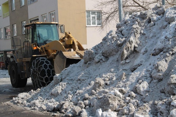 Bingöl’de 40 bin ton kar şehir dışına taşındı